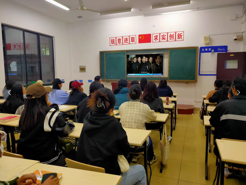 1666678855697079.png 观影2.png